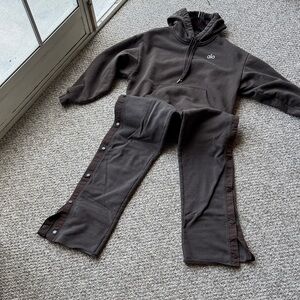 ALO Yoga Dark Brown Jogger set